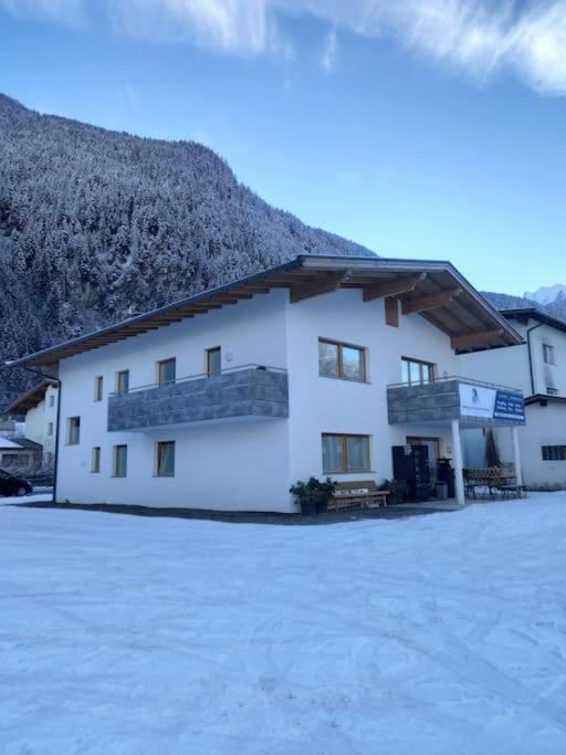 Großzügiges Apartment Georg Mayrhofen Hollenzen Exterior foto